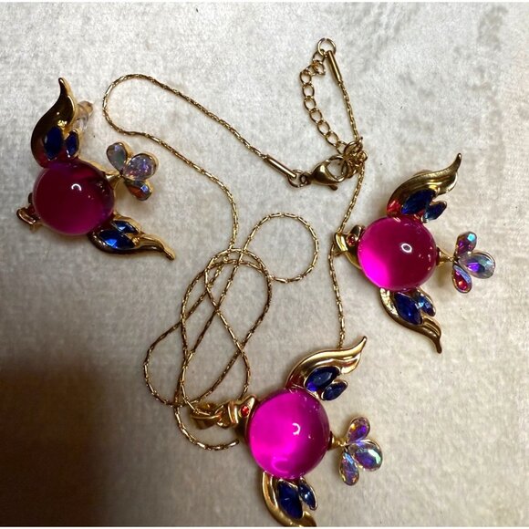 Fishy Bling Jewelry Set: 10K Electroplated Chain & Pink Glass Belly Fish Earring - Picture 4 of 5